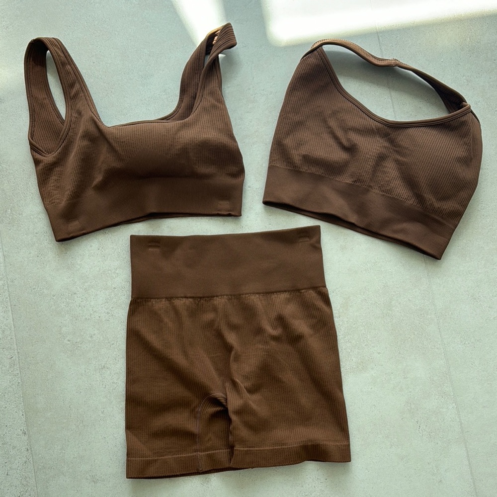 FREE Brown athletic set